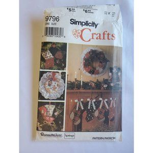 Simplicity 9796 Pattern Christmas Stocking, Ornaments, Skirt, Wreath, Runner